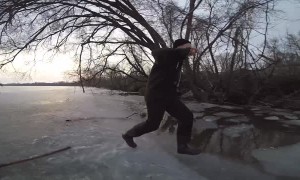 Winter Iceberg Jumping Game