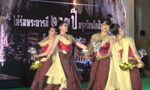 Beautiful dance displays at the Asean Ethnic Festival