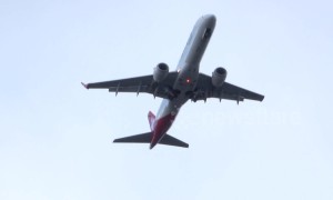 Plane twice aborts landing at London City Airport due to strong winds