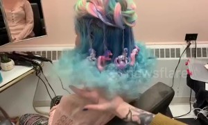 How to create a beautiful multicoloured hair carousel