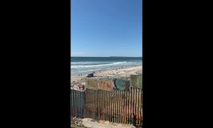 Scores of Honduran migrants sprint across US border from Mexico