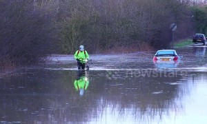 Cyclist braves flooding in Yorkshire alone to get to work