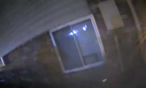 Officer catches children from window of burning building
