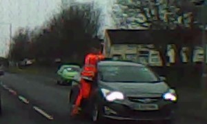 Angry man totally smashes car's windshield