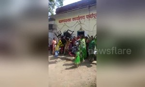 Thirsty women hold water riot at government office in central India