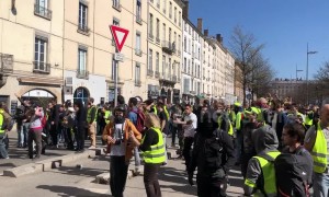 "Yellow vests" clash with police on streets of Lyon, France