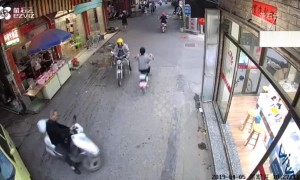 Agile scooter driver spins to avoid crashing into car in Guangdong