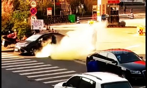 Petrol station worker sprays fire extinguisher to stop smoker in China