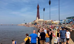 Thousands of Brits flock to Blackpool for scorching Easter Sunday