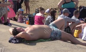 Hottest Easter Bank Holiday on record sees sunseekers flock to Blackpool beach