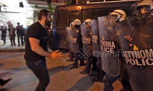 Greek Armenians' protest outside Turkish Consulate met with tear gas and stun grenades