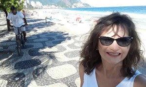 Selfie Thief Strikes Unsuspecting Woman