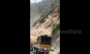 Terrifying moment motorists cheat death in landslide in Northern India