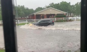 Severe weather causes flash floods in Houston, Texas