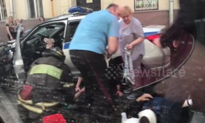 Russian police officers injured when Land Rover rams their vehicle