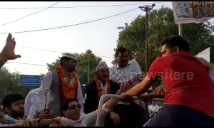 Indian politician gets slapped a political rally