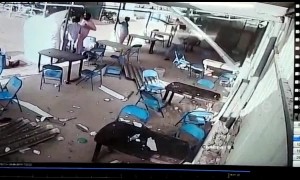 Customers flee in panic as powerful winds blow off bar’s roof in southern India