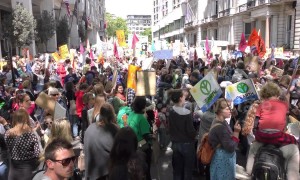 Thousands of mothers descend on London fighting climate change during Mother's March 2019