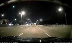 Dash cam footage catches glaring meteor flying across the sky in Chicago