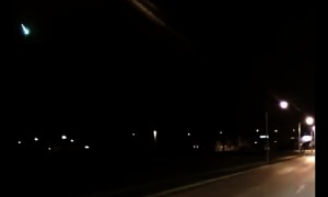 Bus cameras in Milwaukee captures meteor falling over city