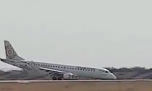 Heroic pilot safely lands plane without front wheel