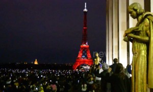Eiffel Tower's 130th Anniversary sees thousands of Parisiennes and tourist gather to watch dazzling light show