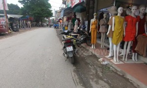 Unnerving street in Vietnam is lined with dozens of mannequins