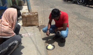 Sizzling heat wave used by man to fry eggs in east India