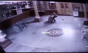 Bumbling thief caught stealing safe box from Indian temple