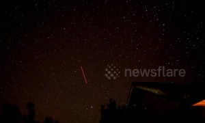 Timelapse captures the Lyrid meteor shower from a rooftop in Utah