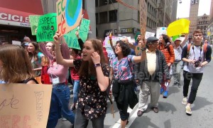 Thousands of students protest in Toronto for climate change action
