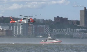 Coast Guard demonstrate search and rescue in Manhattan