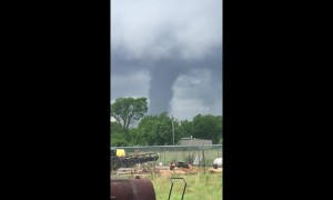 Texas man captures colossal tornado column swirling in distance