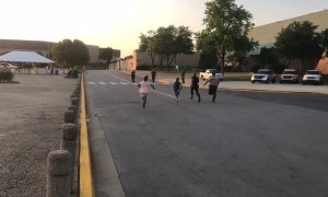 Police Officers and Kids Compete in Wholesome Race