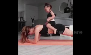 US woman uses her daughter as adorable workout weight