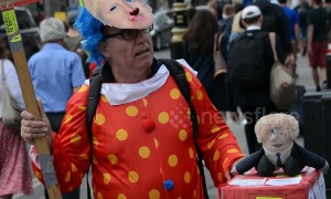 Clown dressed as Boris Johnson offers 'build-a-bus' workshop in London