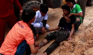 Dramatic moment builder is rescued from overturned backhoe that burst into flames