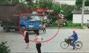 Chinese woman attempts to scam driver by lying in front of truck