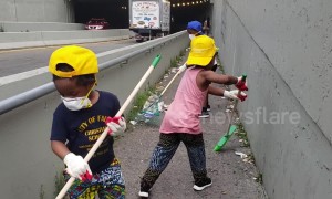 New York family take to the streets to clean up garbage