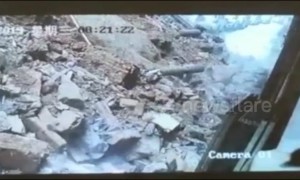 Woman narrowly avoids being buried by collapsing wall in China's Ganzhou