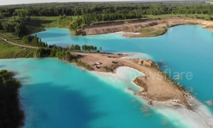 Instagram influencers flock to 'unsafe' bright blue lake in Siberia