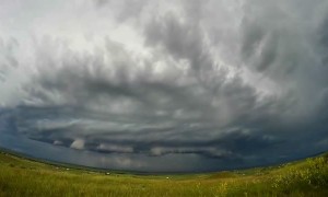 Stunning Time Lapse of Storm