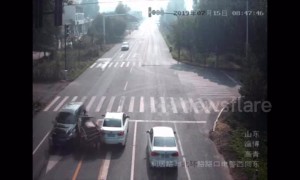 Three-wheeler falls apart after smashing into oncoming minibus in China