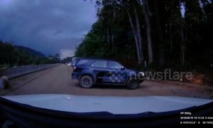 Impatient driver rams another car in dangerous overtake on Thai road