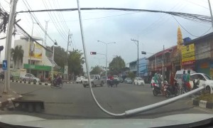 Traffic Light Takes a Tumble