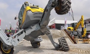 Epic spider excavator display demonstrates manoeuvres at Munich construction expo