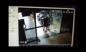 Glass door suddenly shatters as woman tries to open it in China's Foshan