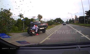 Three teenagers knocked off motorcycle after pick-up truck cuts in front of them
