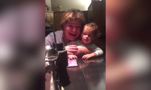 Woman has Cutest Way of Telling her Mom she's Pregnant