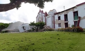 Church collapses in Philippines earthquake